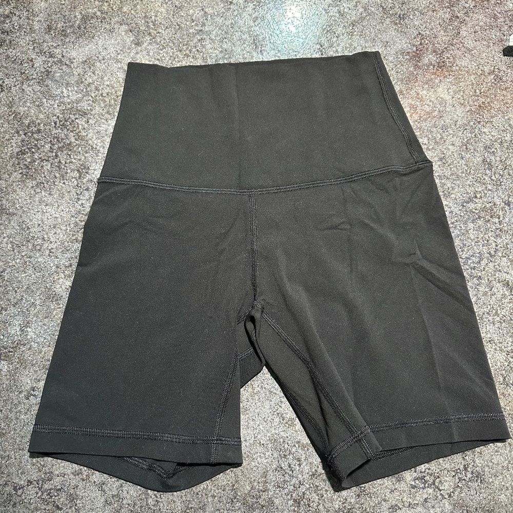 Women's Lululemon Black Align™ Short High-Rise Short 8", Size: 2